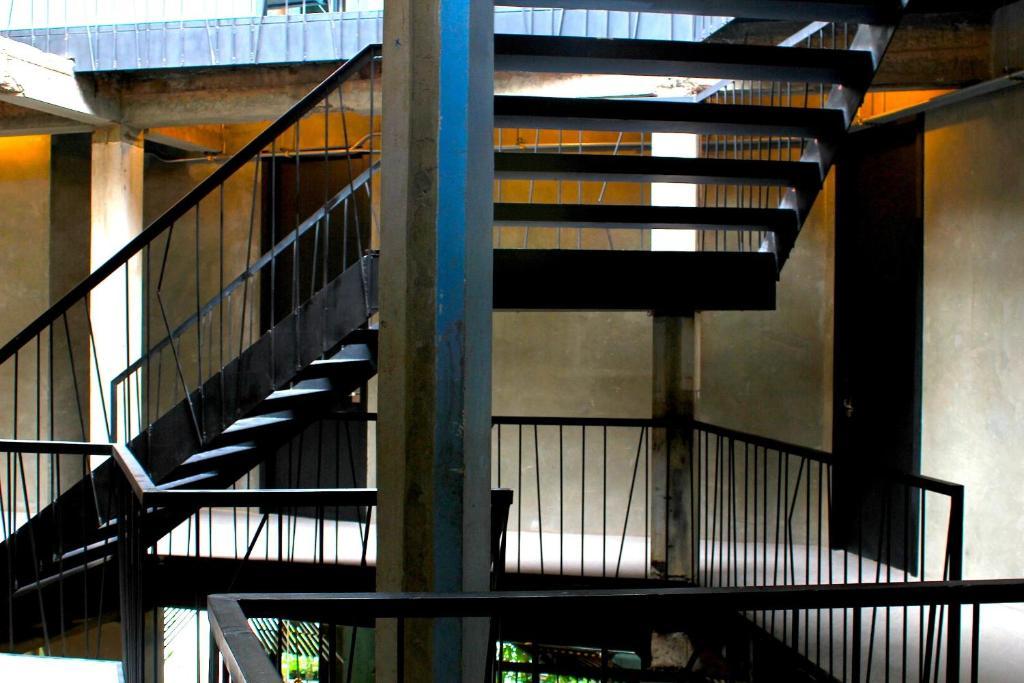 Thrive The Hostel : Patpong By The Belle Bangkok Zewnętrze zdjęcie